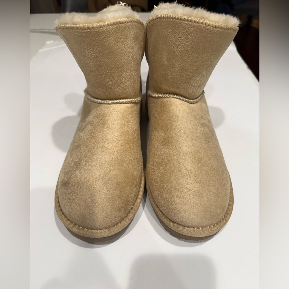 Floopi Women’s Boobie Faux Fur Ankle Boots